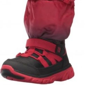 Stride Rite Boys' Made 2 Play Sneaker Snow Boot 4M